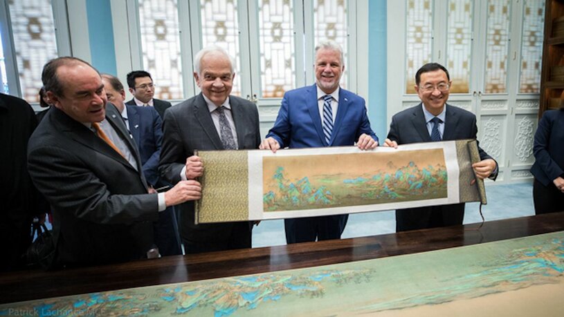 Le premier ministre du Québec, Philippe Couillard, a signé une première entente sur la coopération culturelle avec le ministre de la Culture de la République populaire de Chine, Luo Shugang.
