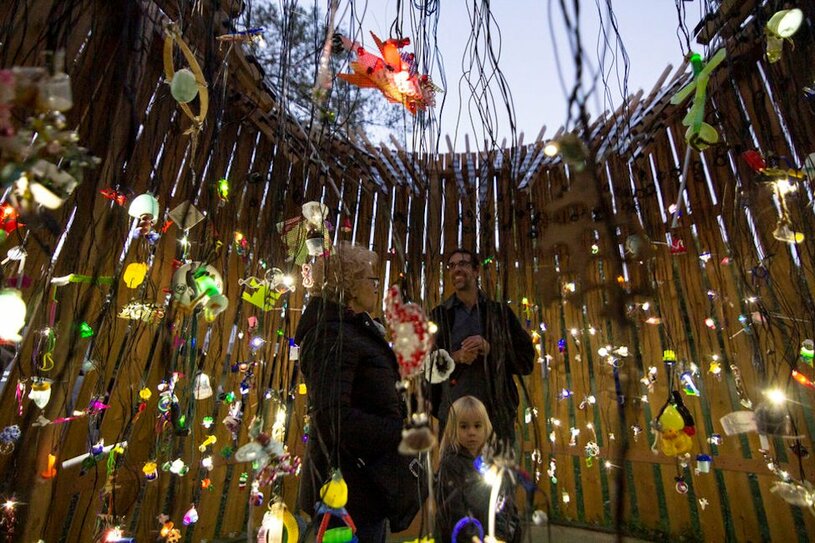 Détail de La pêche à la mouche à feu de Stéphanie Lagueux et Jonathan L’Écuyer