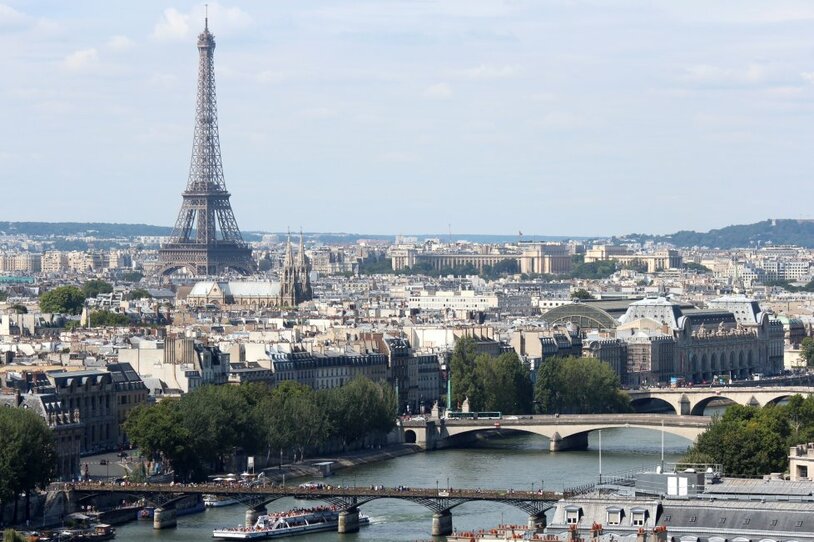 [Translate to English:] La Seine et la Tour Eiffel vues de la tour St-Jacques