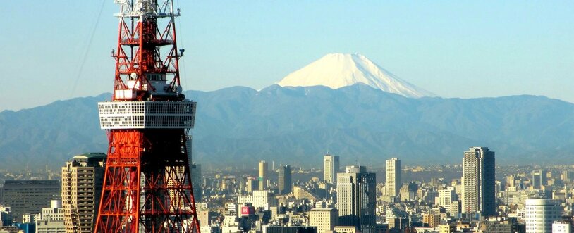 [Translate to English:] La tour de Tokyo et le Mont Fuji au loin