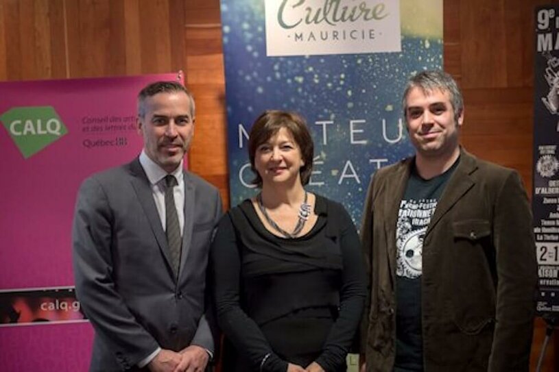 Éric Lord, dir. gén. de Culture Mauricie, Anne-Marie-Jean, PDG du CALQ, et Jacob Brindamour, cofondateur et dir. gén. de la compagnie Les Sages Fous, venu témoigner des retombées de la subvention obtenue dans le cadre d'une entente régionale. 