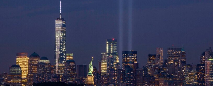 vue panoramique de New York durant un hommage aux victimes des attentats du 11 septembre