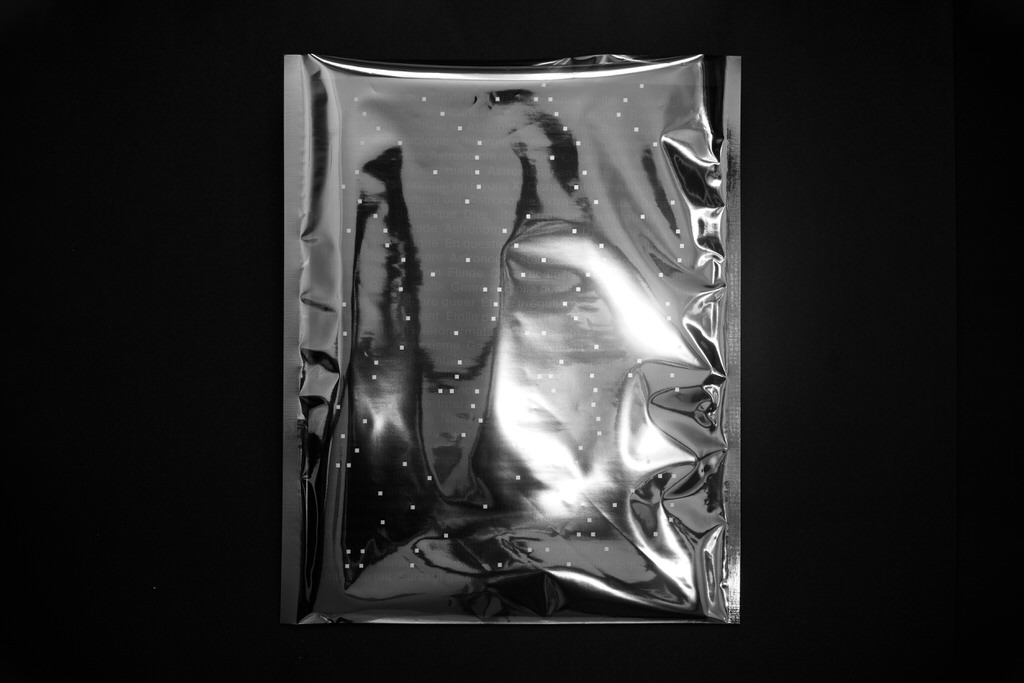 « Rebâtir le ciel », Simon Émond et Michel Lemelin, livre photo-littéraire de 64 pages (12x16) + 32 pages intercalées (6x14), reliure brochée à cheval, impression offset noir et blanc, textes en français, atikamekw et nehlueun, enveloppe plastique avec sérigraphie, publié à compte d’auteurice, 2020